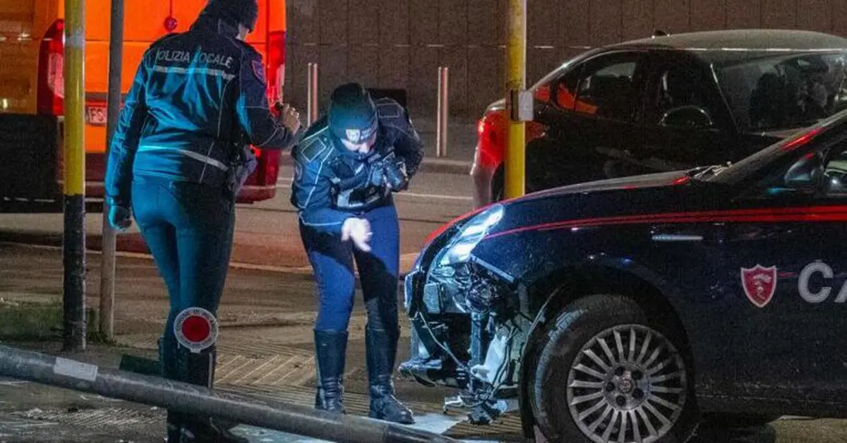Incidente fatale a Milano: 19enne scappa dai carabinieri in scooter, cade e muore durante l'inseguimento