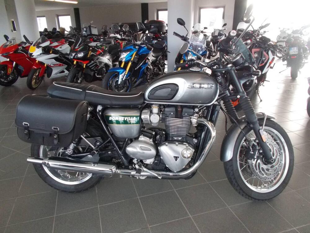 Triumph Bonneville T120 Gold Line Edition (2022 - 23) (2)