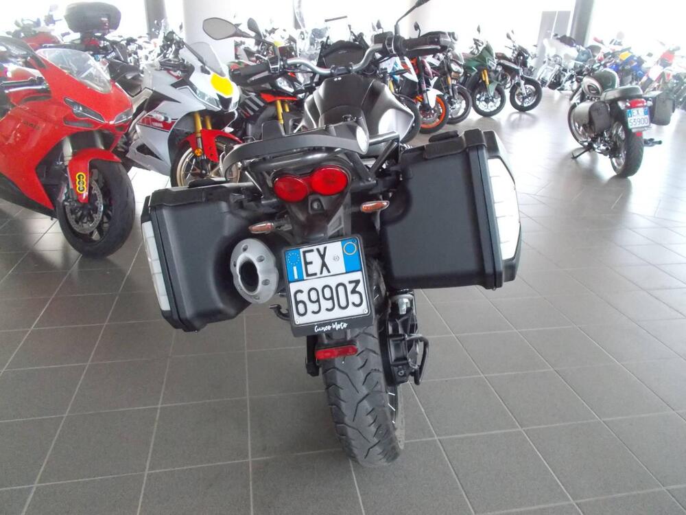 Moto Guzzi V85 TT Centenario (2021 - 22) (3)