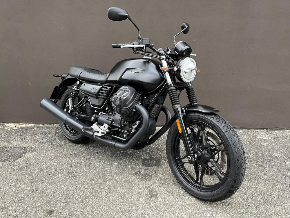 Moto Guzzi V7 III Stone Night Pack (2019 - 20)