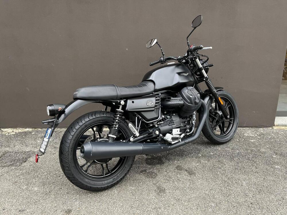 Moto Guzzi V7 III Stone Night Pack (2019 - 20) (2)