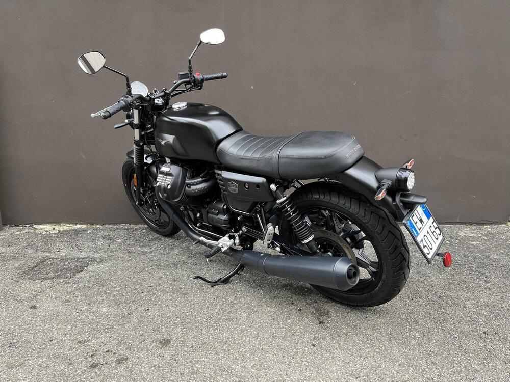 Moto Guzzi V7 III Stone Night Pack (2019 - 20) (3)