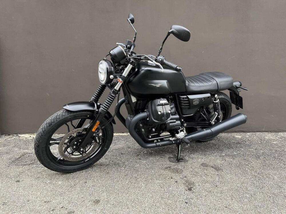 Moto Guzzi V7 III Stone Night Pack (2019 - 20) (4)