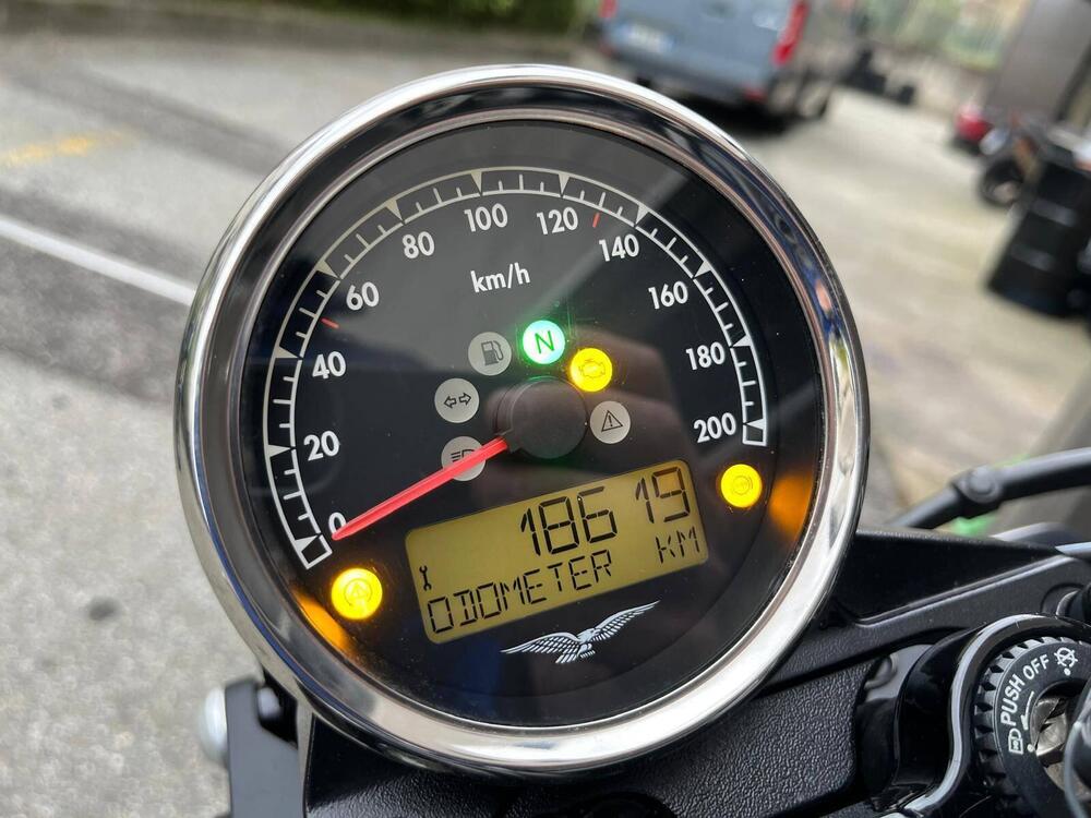 Moto Guzzi V7 III Stone Night Pack (2019 - 20) (5)