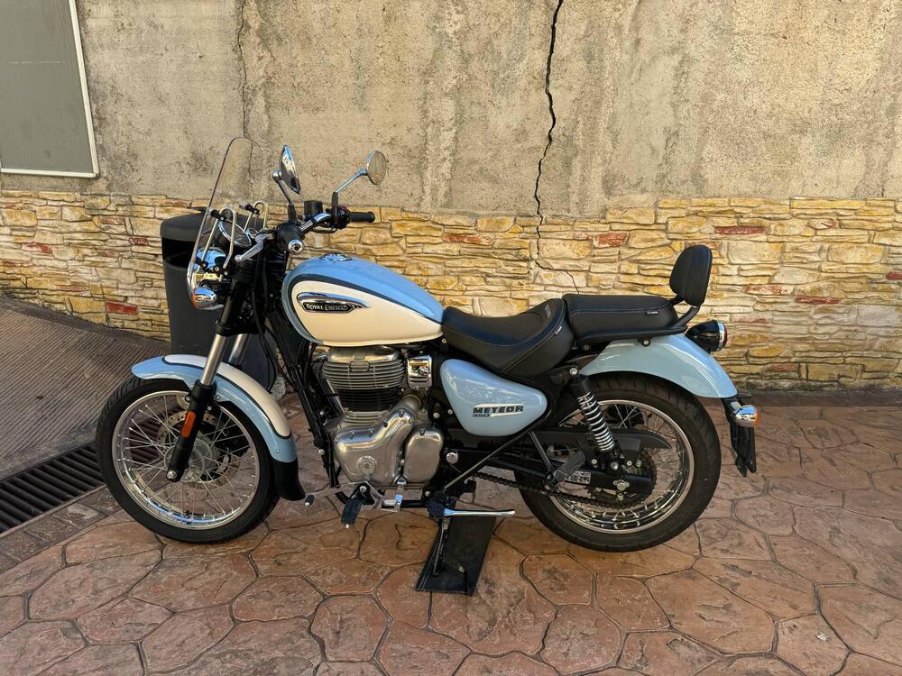 Royal Enfield Meteor 350 Aurora (2024) (2)