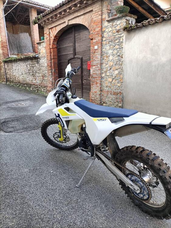 Husqvarna FE 250 (2019) (2)