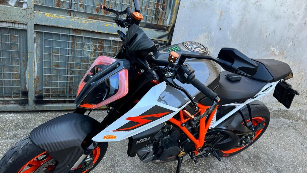 KTM 1290 Super Duke R (2019) (2)