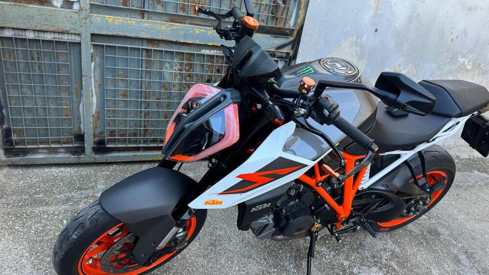 KTM 1290 Super Duke R (2019) (3)