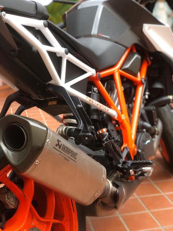 KTM 1290 Super Duke R (2019) (4)