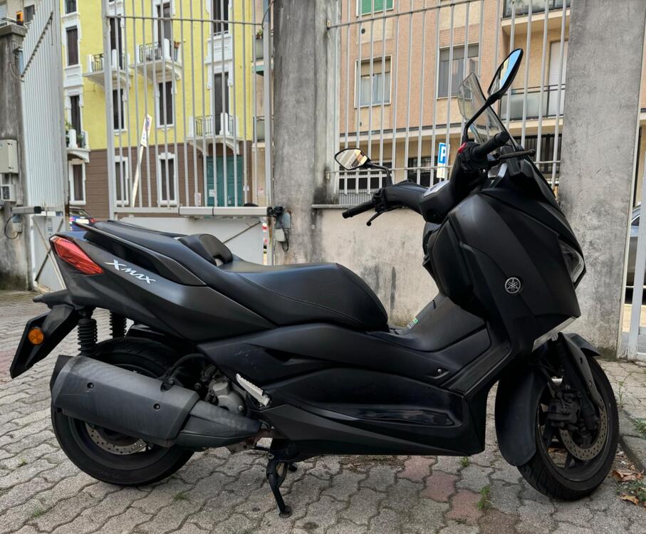 Yamaha X-Max 300 Iron Max (2019 - 20) (2)