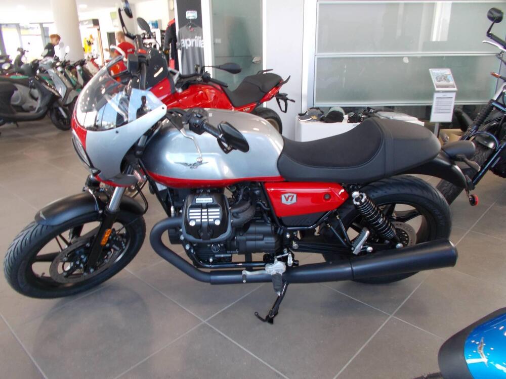 Moto Guzzi V7 Stone Corsa (2023 - 24)