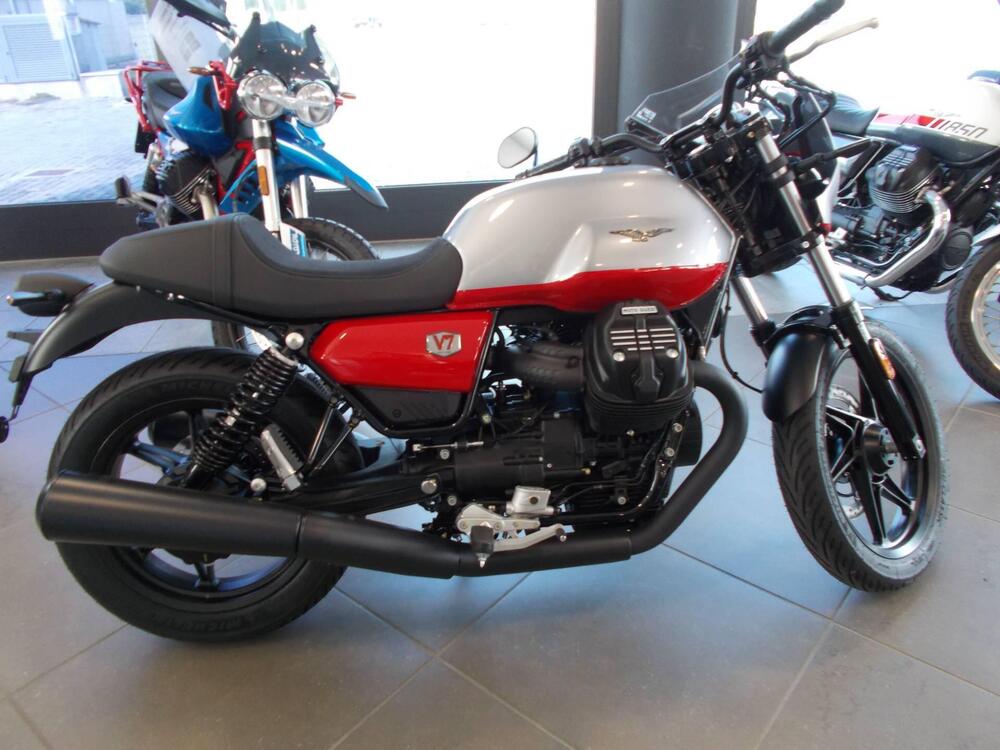 Moto Guzzi V7 Stone Corsa (2023 - 24) (2)