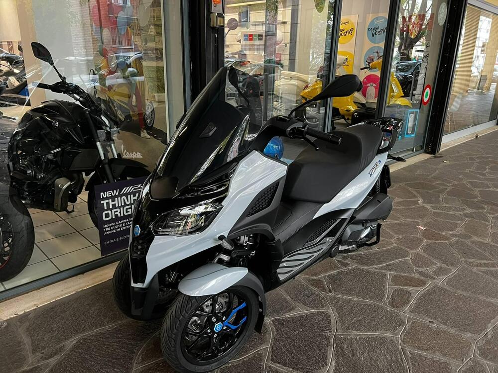 Piaggio MP3 310 Sport (2025) (2)