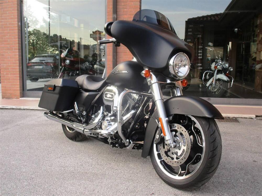 Harley-Davidson 1584 Street Glide (2008 - 10) - FLHX (2)