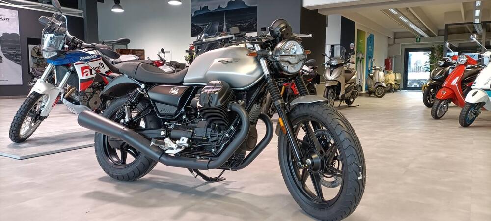 Moto Guzzi V7 Stone (2021 - 24) (4)