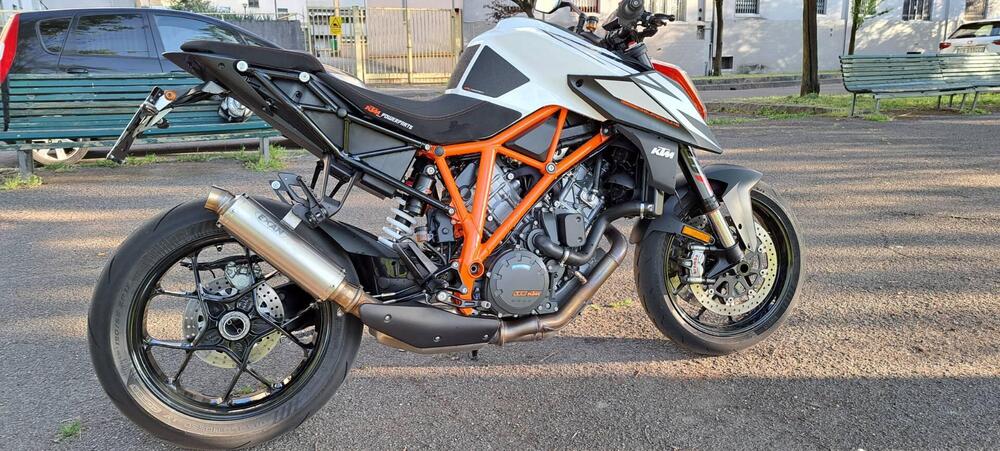 KTM 1290 Super Duke R (2019) (2)