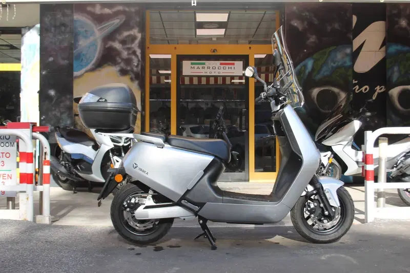 Yadea G5S (2022 - 26) (2)