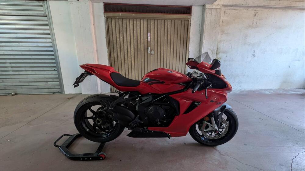 MV Agusta F3 800 Rosso (2021 - 23) (2)