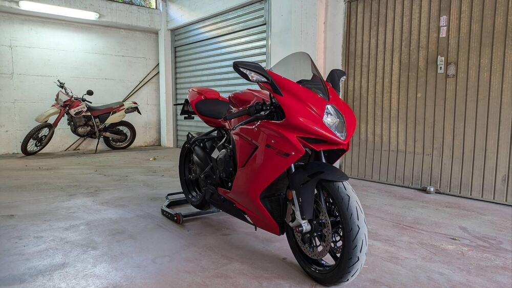 MV Agusta F3 800 Rosso (2021 - 23) (3)