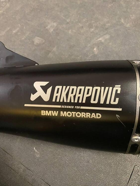 Akrapovic BMW Nine-T (2)