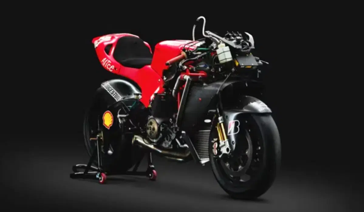 Un'altra Ducati Desmosedici all'asta! (4)