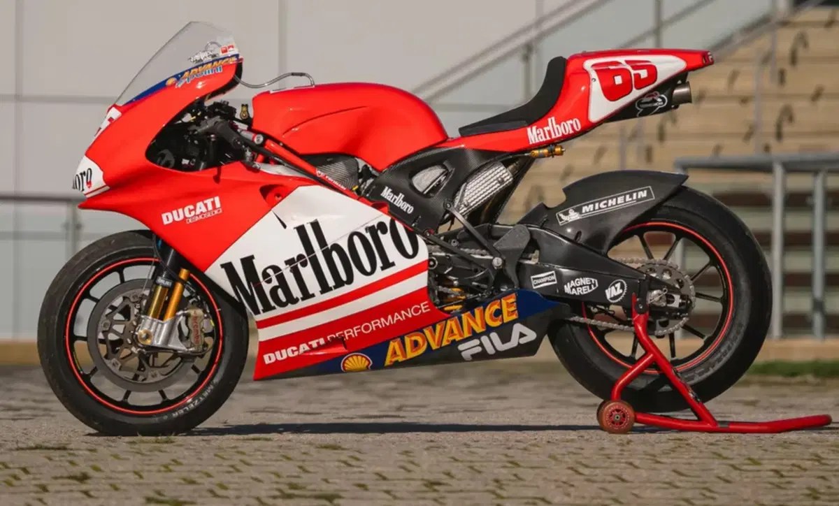 Un'altra Ducati Desmosedici all'asta! (10)