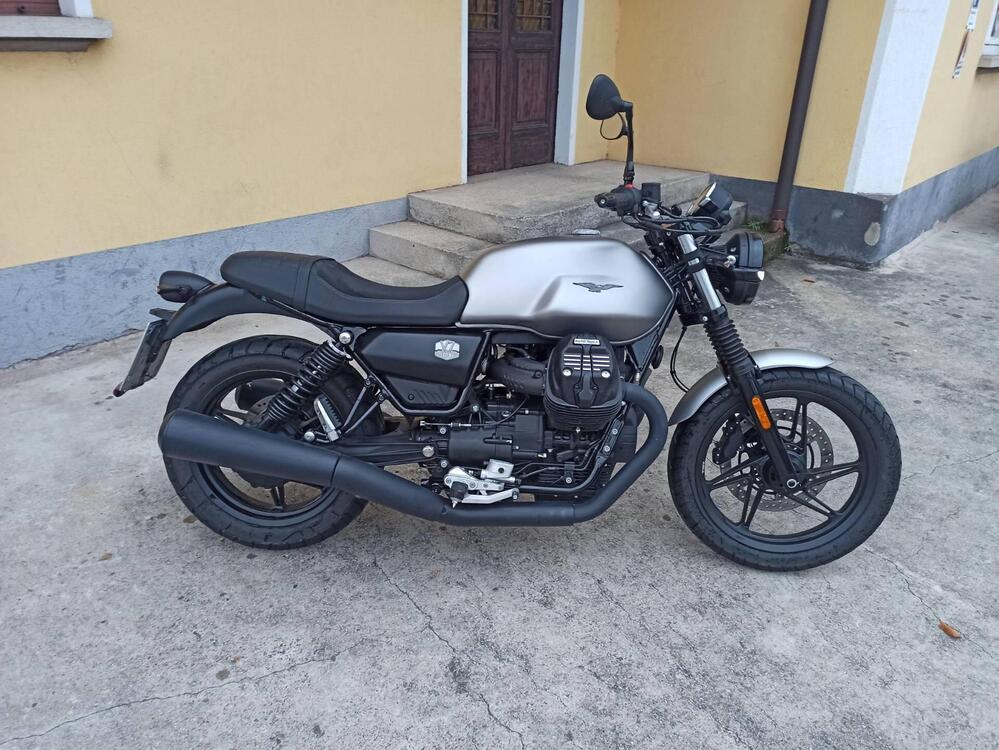 Moto Guzzi V7 Stone (2021 - 24)