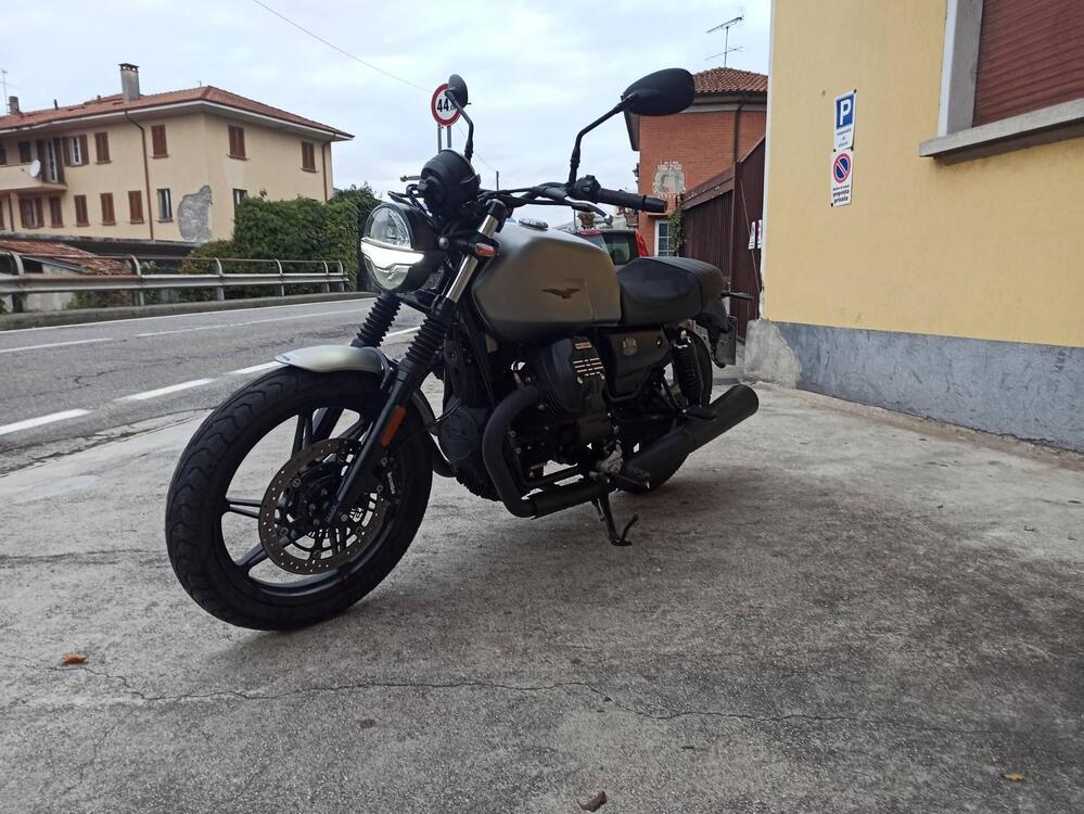 Moto Guzzi V7 Stone (2021 - 24) (4)