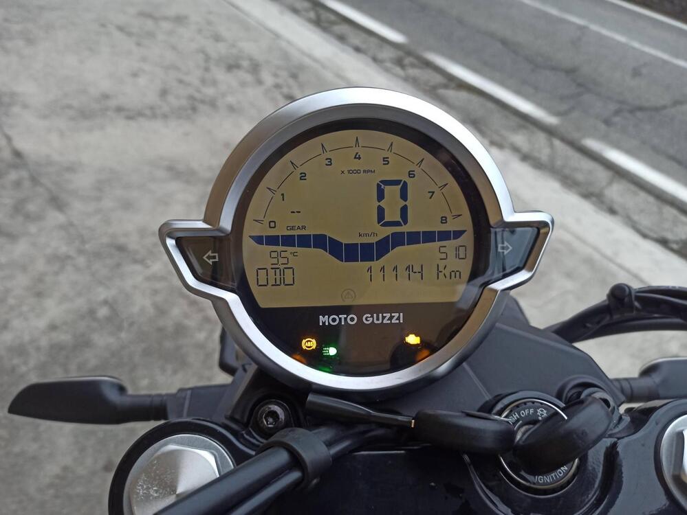 Moto Guzzi V7 Stone (2021 - 24) (5)