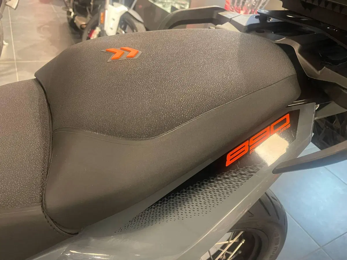 KTM 890 Adventure (2022) (4)