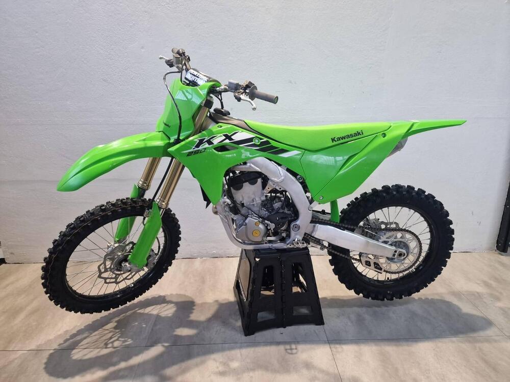 Kawasaki KX 250 (2025) (2)