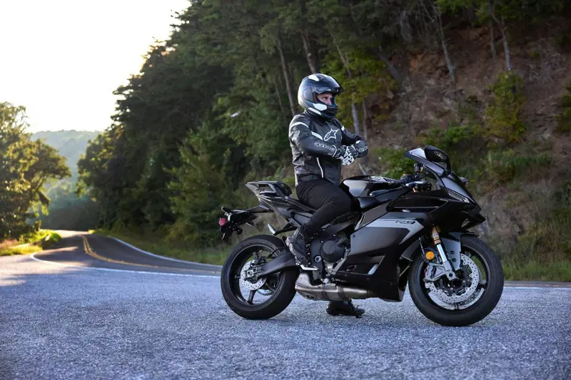 Yamaha YZF R9 (2025 - 26) (6)
