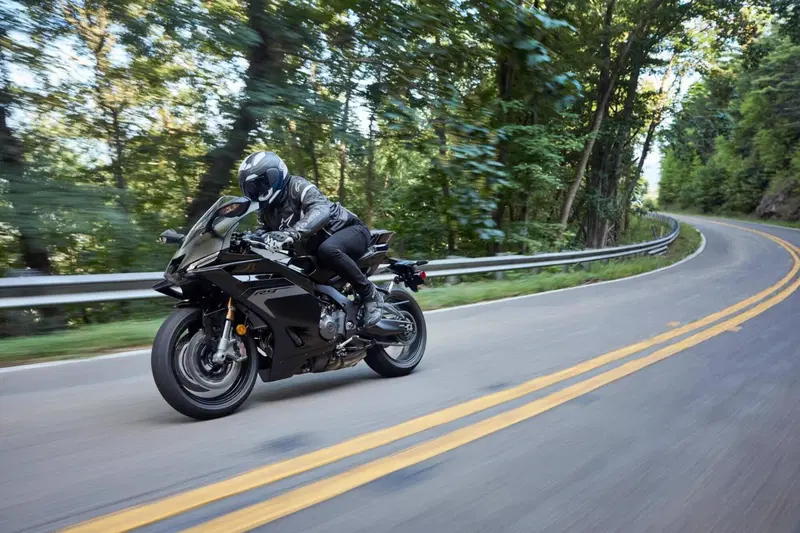 Yamaha YZF R9 (2025 - 26) (7)