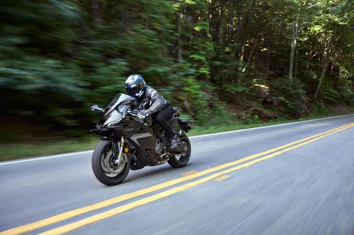 Yamaha YZF R9 (2025 - 26) (8)