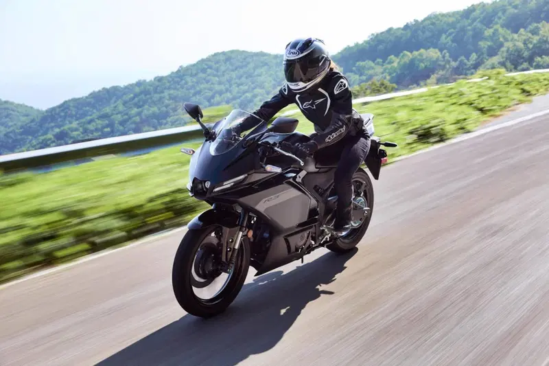 Yamaha YZF R3 (2025 - 26) (8)