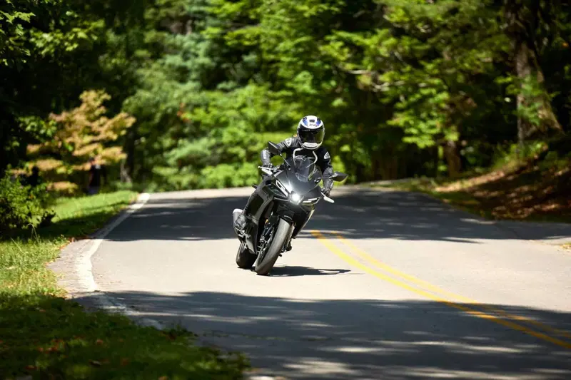 Yamaha YZF R3 (2025 - 26) (9)