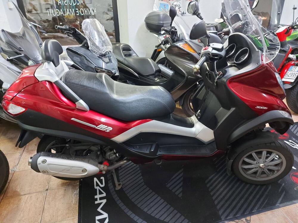 Piaggio MP3 300 (2010 - 11) (4)