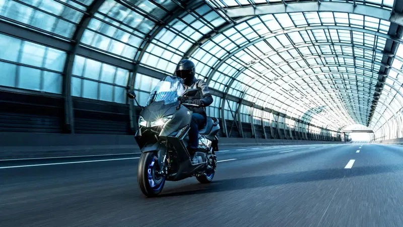 Yamaha T-Max 560 (2025 - 26) (4)