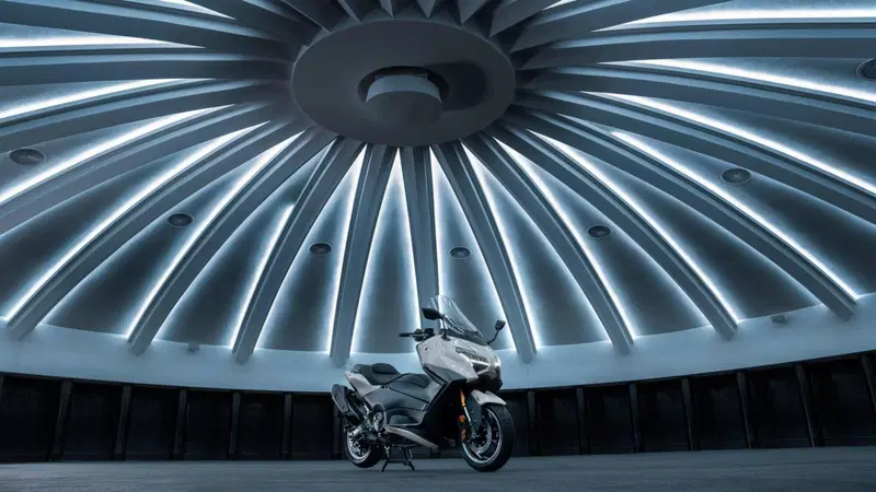Yamaha T-Max 560 Tech Max (2025 - 26) (12)