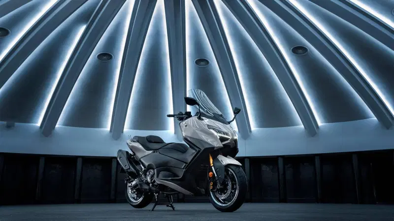 Yamaha T-Max 560 Tech Max (2025 - 26) (13)