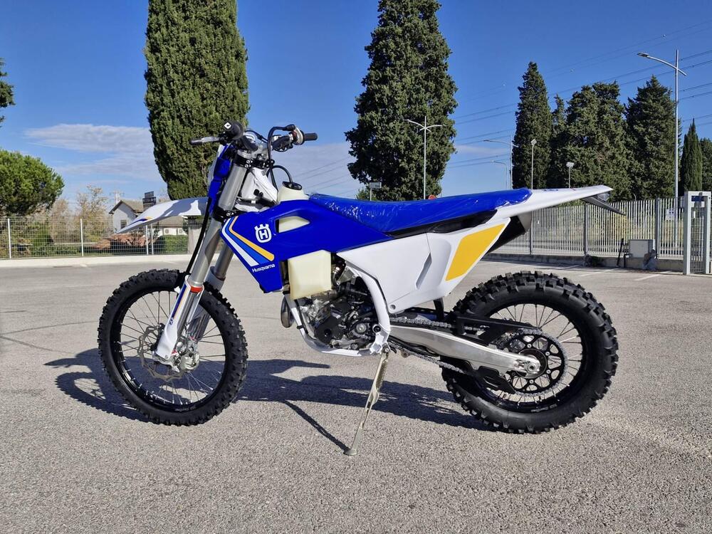 Husqvarna FE 250 Heritage (2025) (4)