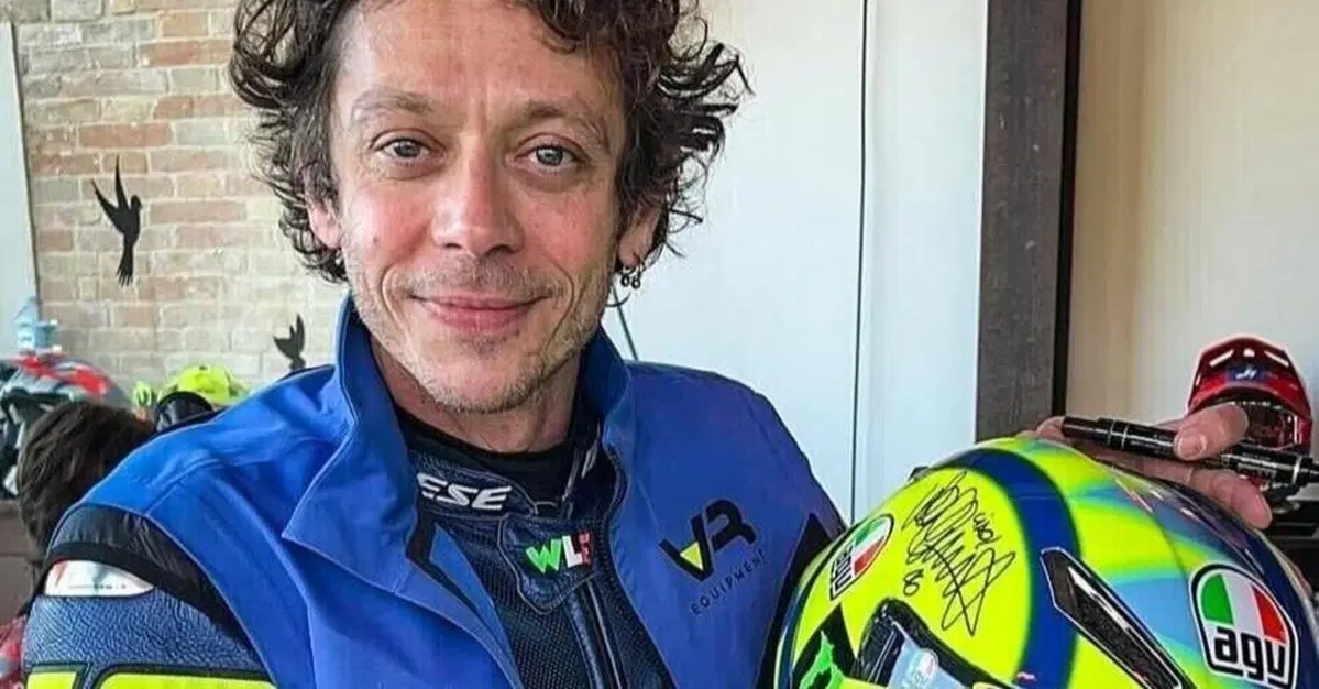 MotoGP 2024. Un casco di Valentino Rossi all'asta per aiutare Valencia (intanto il circuito sta per riaprire)