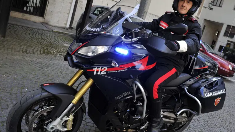 25 Aprilia Caponord 1200 all'Arma dei Carabinieri