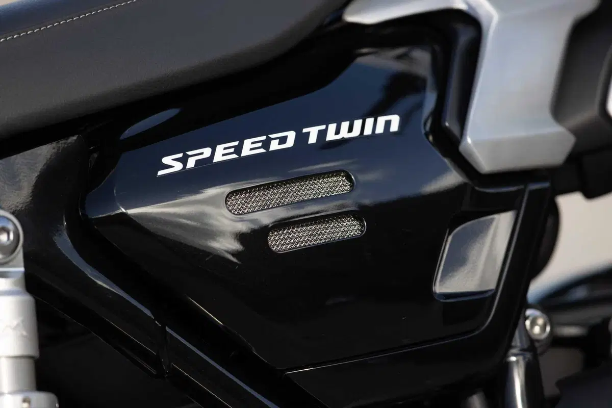Triumph Speed Twin 1200 e Speed Twin 1200 RS: quale scegliere? (12)