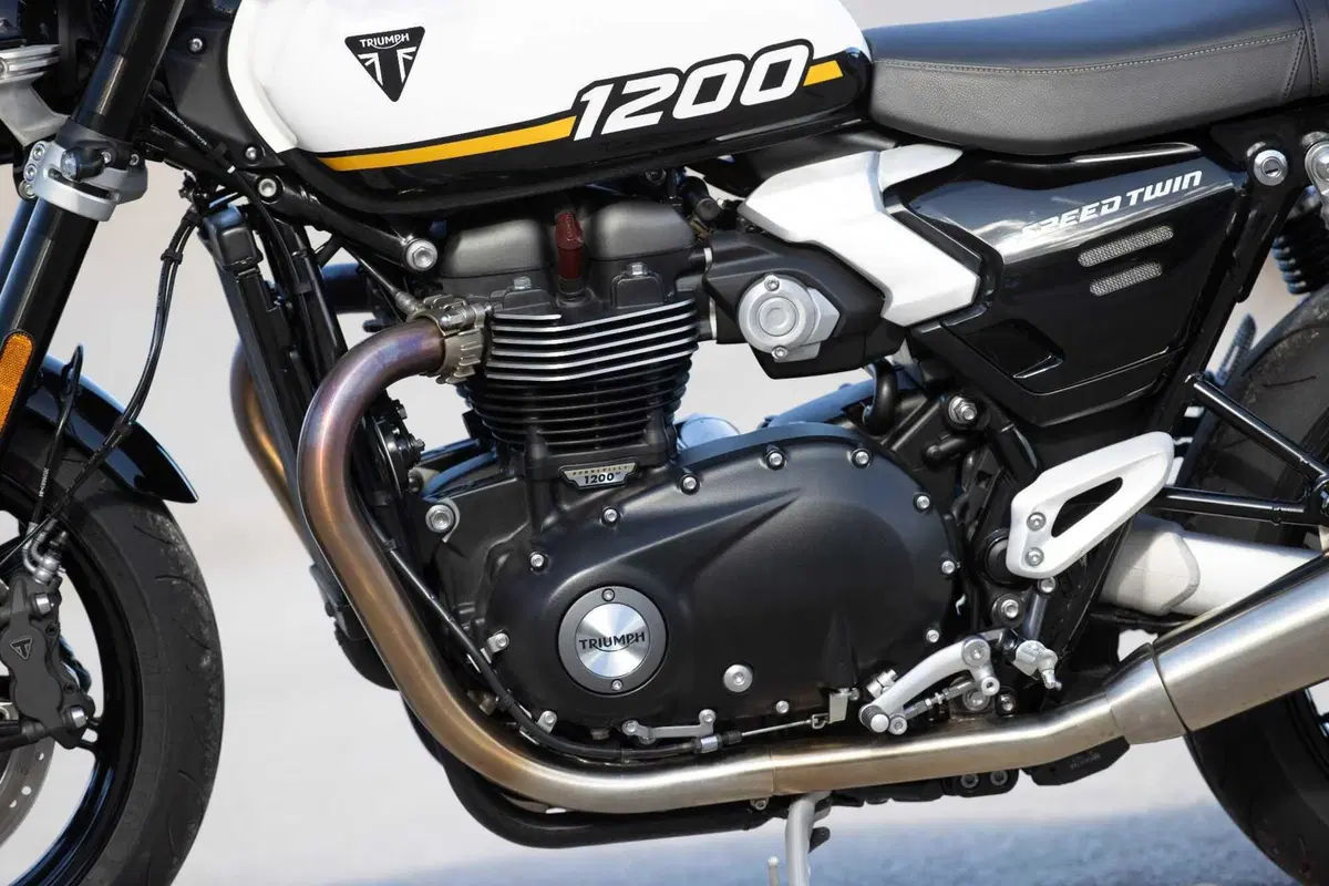 Triumph Speed Twin 1200 e Speed Twin 1200 RS: quale scegliere? (13)