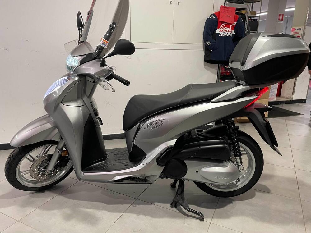 Honda SH 300 i ABS (2016 - 20) (2)