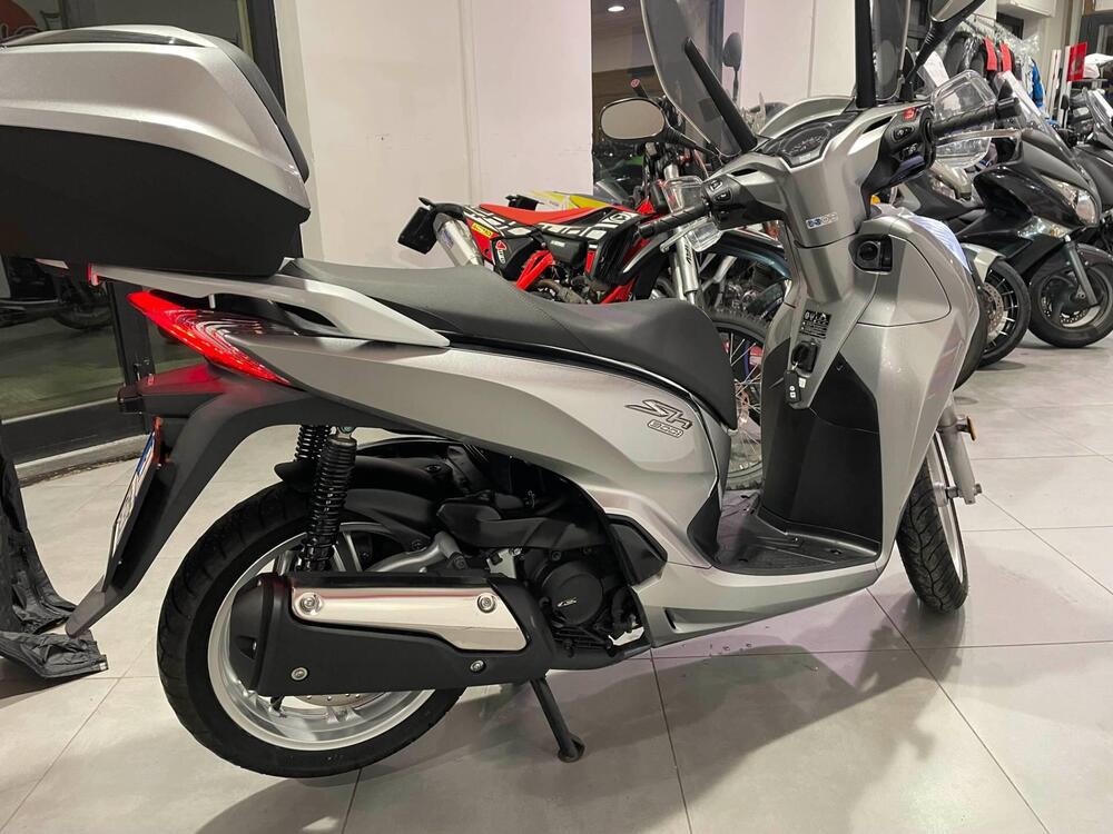 Honda SH 300 i ABS (2016 - 20) (3)