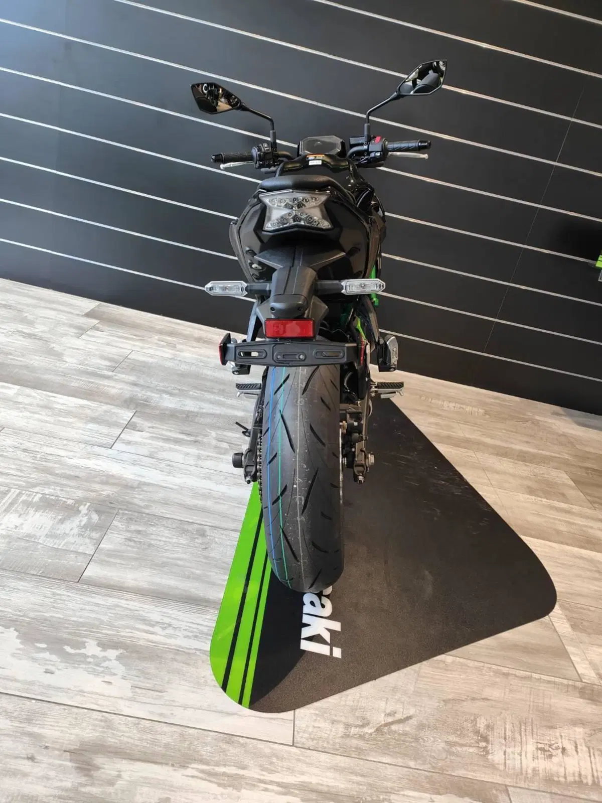 Kawasaki Z 650 (2025 - 26) (11)