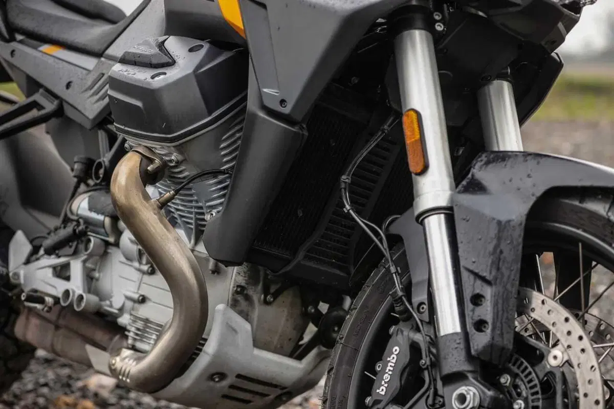 Stelvio o V85 Strada? Confronto agli antipodi in casa Moto Guzzi [VIDEO] (2)