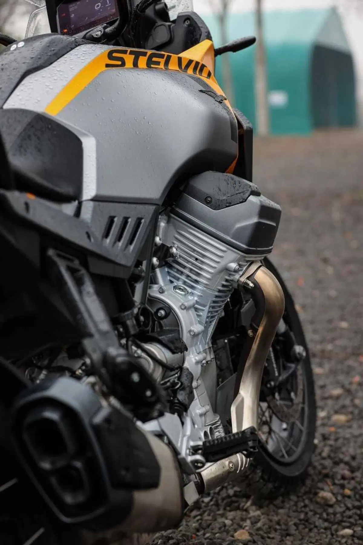Stelvio o V85 Strada? Confronto agli antipodi in casa Moto Guzzi [VIDEO] (7)